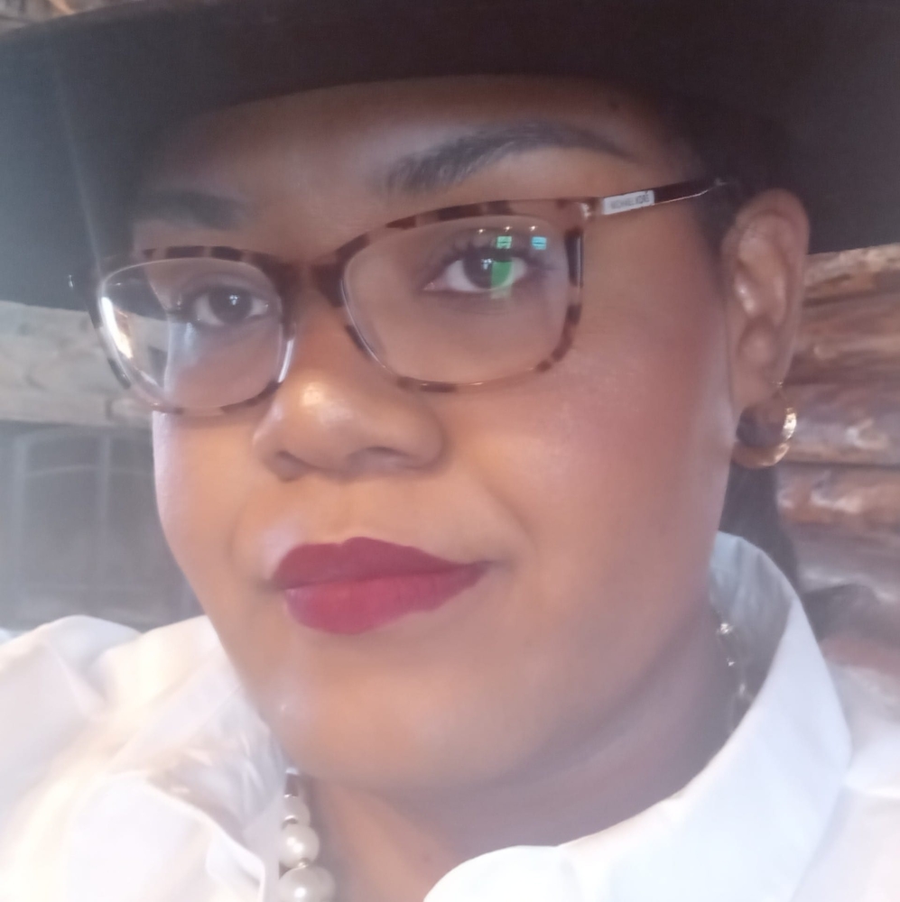 Meet your Posher, Tia